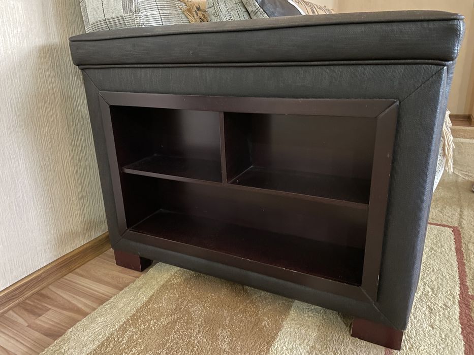 Диван раскладной с двумя креслами и подушками