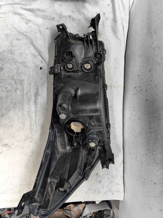 Оригинални  фарове  Toyota Hilux