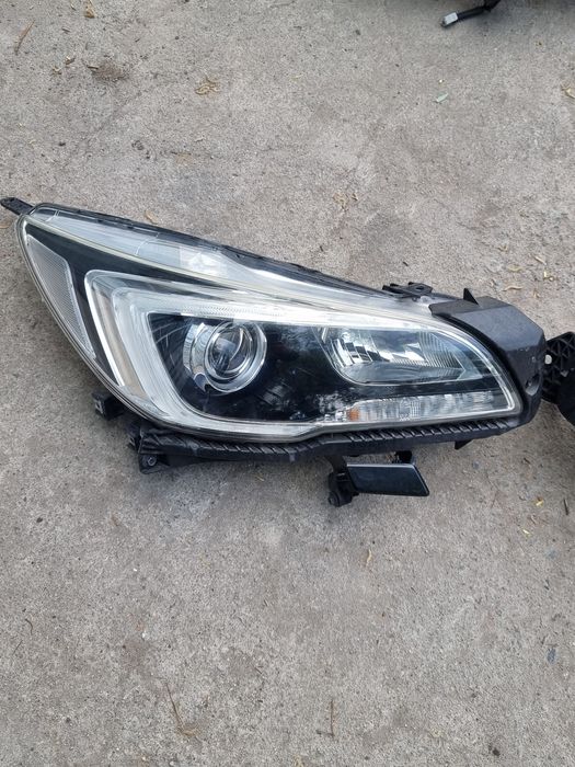 Фары передние на Subaru Outback BS