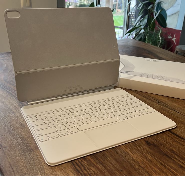 Magic Keyboard  for iphad Air 13-inch (M4)