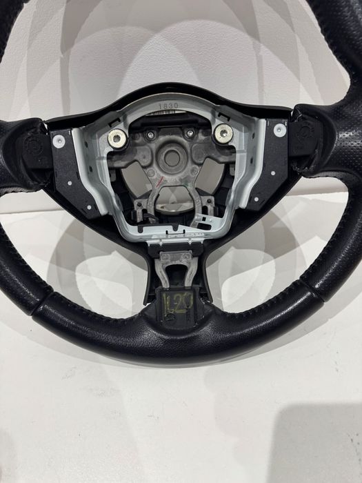 Nissan Juke кожен волан Нисан Джук