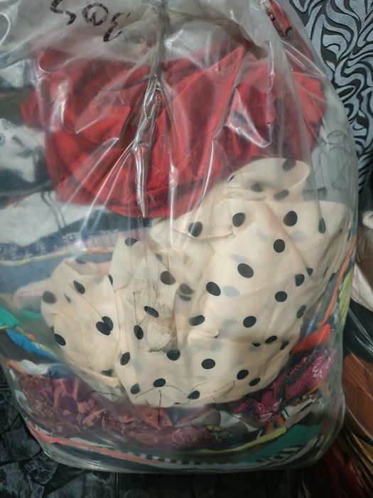 Продавам дрехи втора употреба екстра и първо качество.