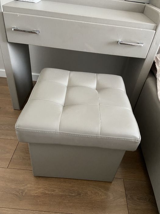 Продам комод с пуфиком