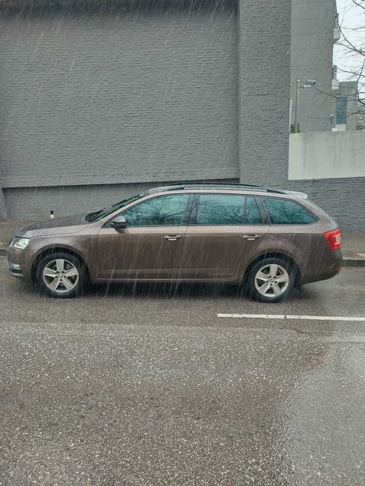 Шкода Октавия 1.8 бензин