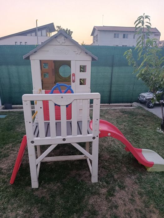 Căsuța smoby cu topogan cu apa