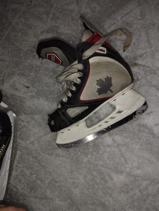Продам хоккейные коньки