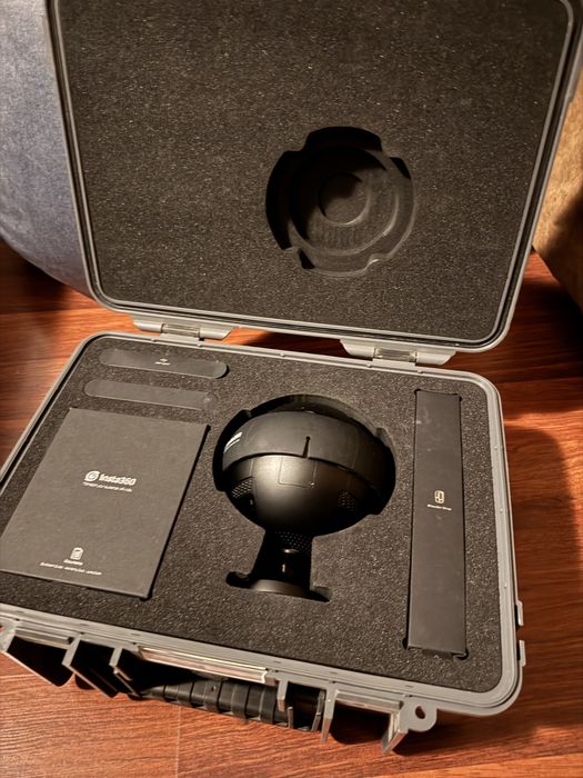 Insta360 Pro 8K - Kit Complet - Stare Excelentă