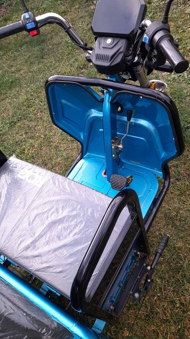 Vând triciclu electric