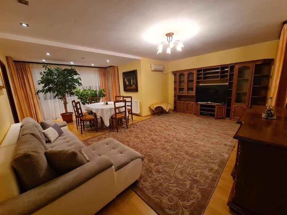 Apartament 3 camere Zamca de inchiriat