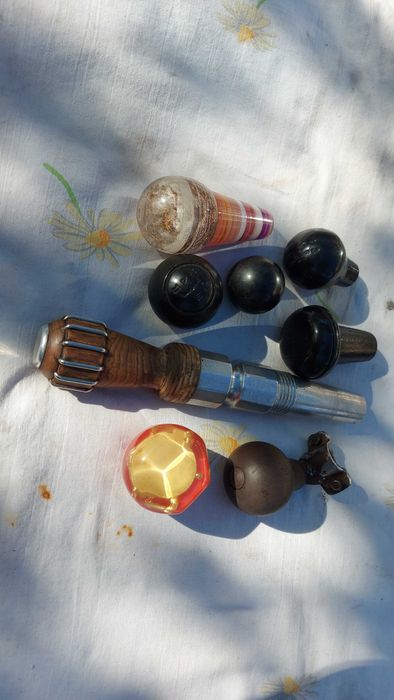 Scaun 11 cusături, ceasuri bord JAEGER, oglinzi cromate, volan Dacia 1300