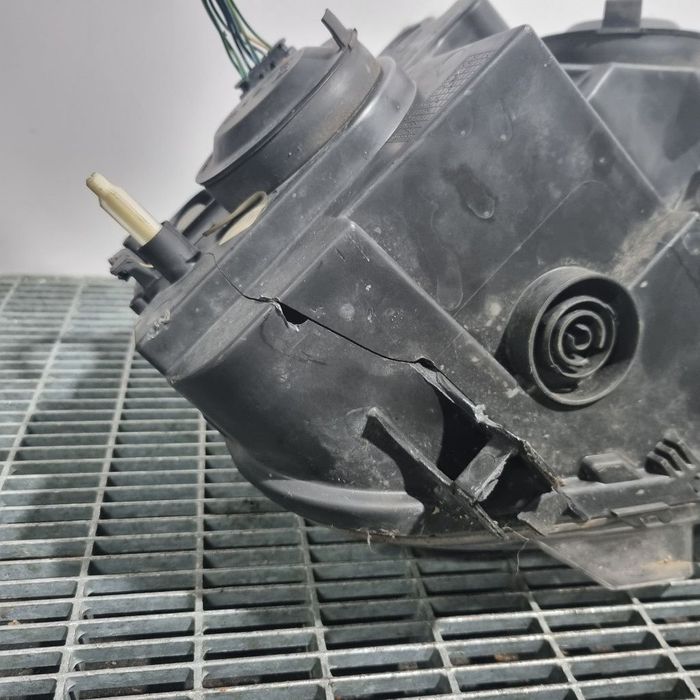 Far Stanga Citroen C4 Cactus 2014 - 2017 SUV 4 Usi (1386) Fara xenon Doua prinderi rupte