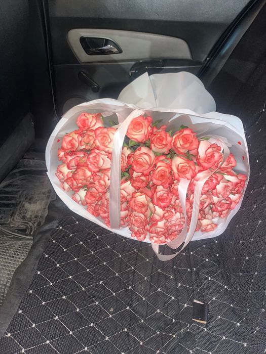 Цветы розы 51 штук