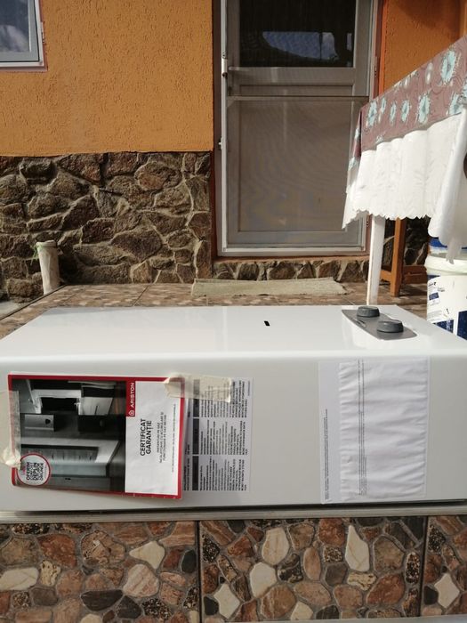Încălzitor de apă instant pe gaz natural Ariston