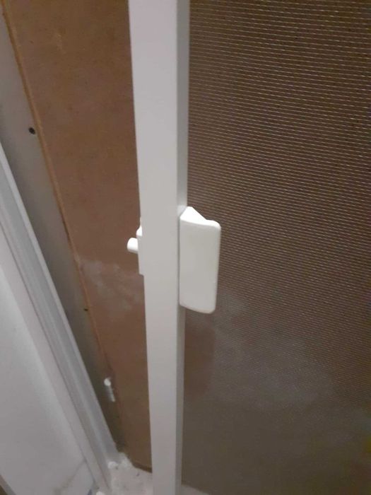 Комарник за прозорец 127 х 72 см. нов, сглобен, никога не е използван