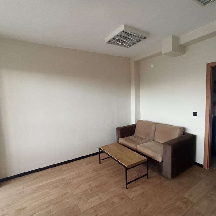 Дава се под наем Офис в Казанлък - 21 кв.м за 142.8 € - Снимка #1