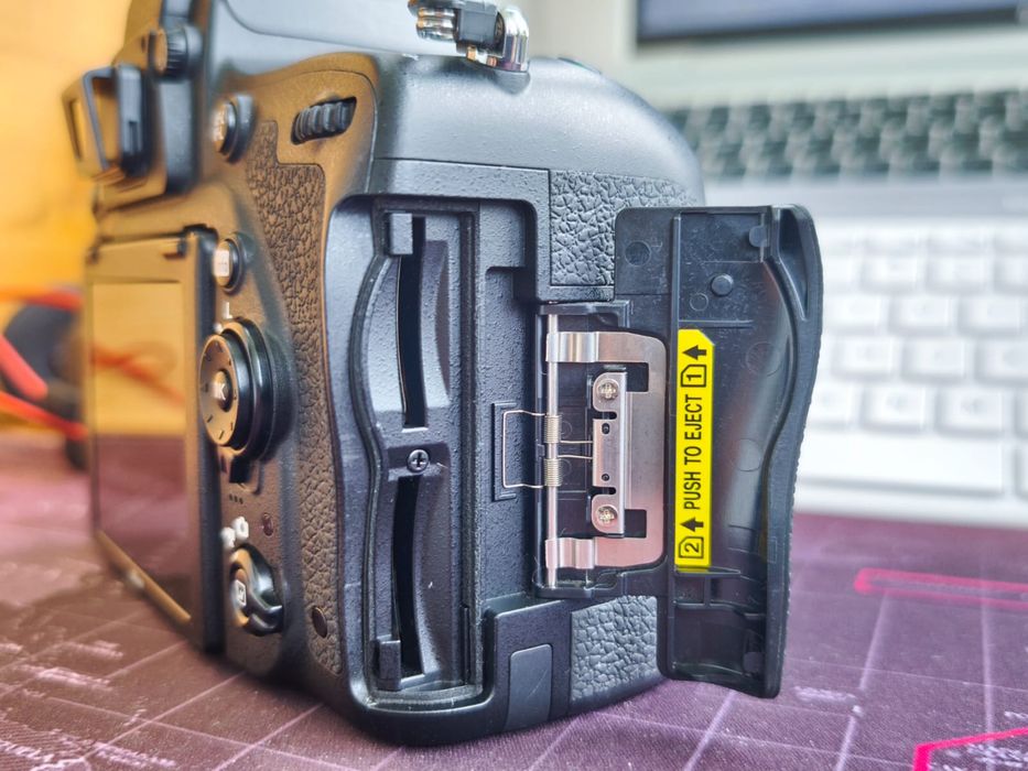 vând Nikon D750  - DSLR full frame 20k cadre