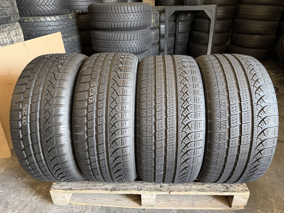 4 anvelope iarna 275/35/19 + 245/40/19 , Pirelli P Zero Winter !