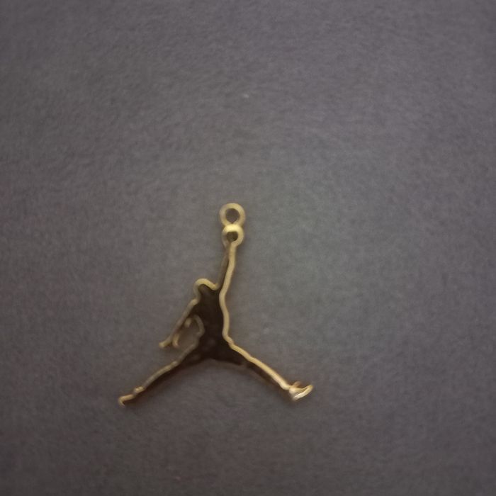 Продам подвеска логотипоом  Jumpman Майкла Джордан.