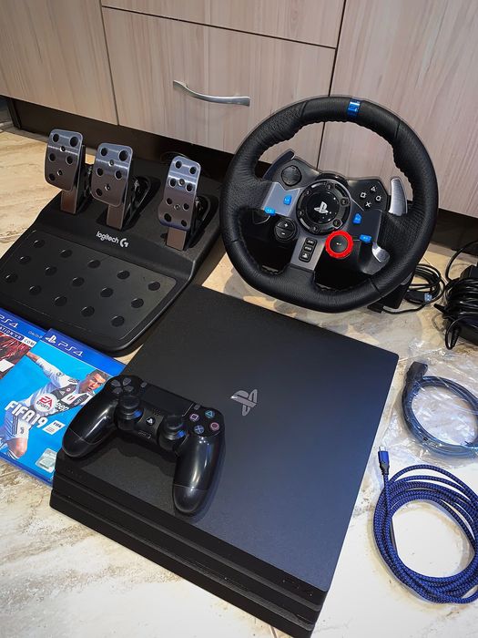 Комплект от PlayStation 4 Pro, Волан Logitech G29 с педали