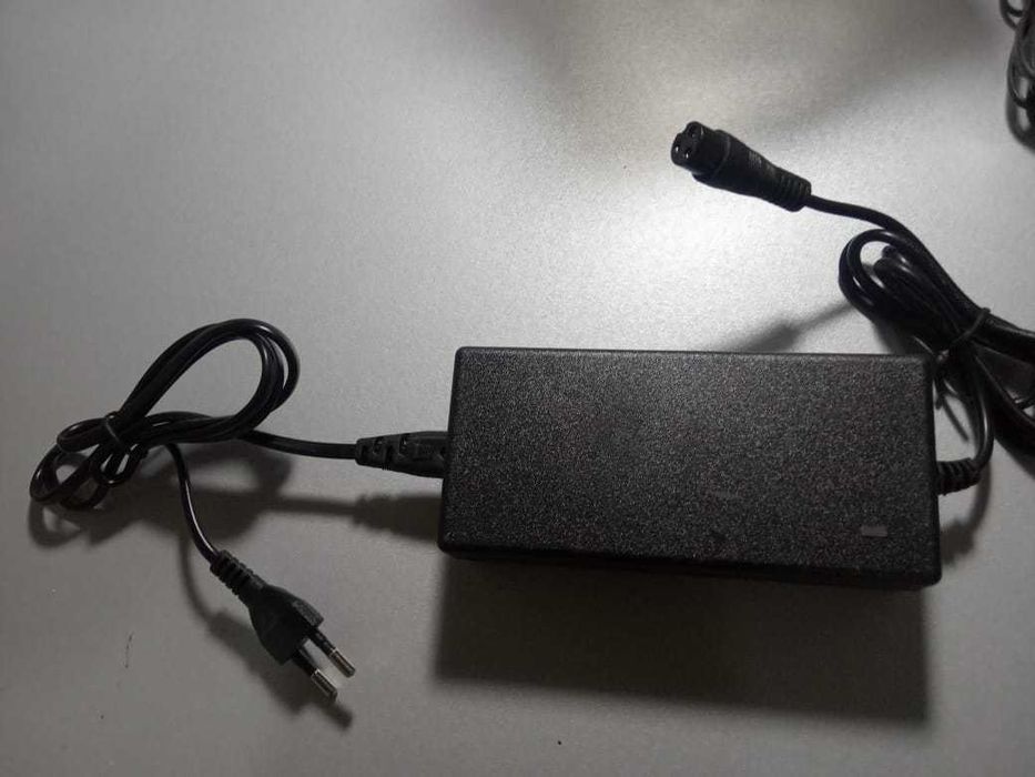 зарядка  на самокат - блок питания