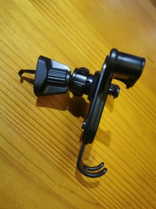 Универсална стойка за смартфон за кола