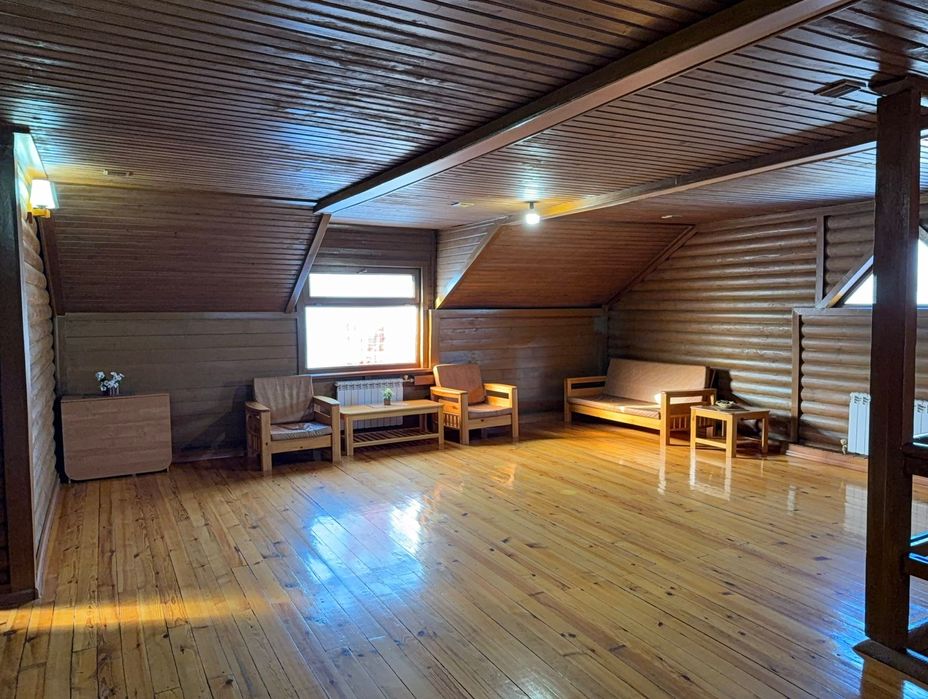 Деревянный двух этажный сруб