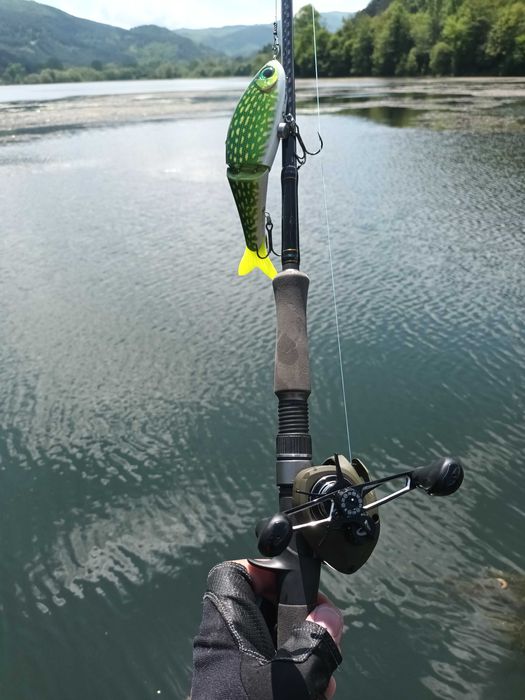 Кастинг въдици за джърк Maximus