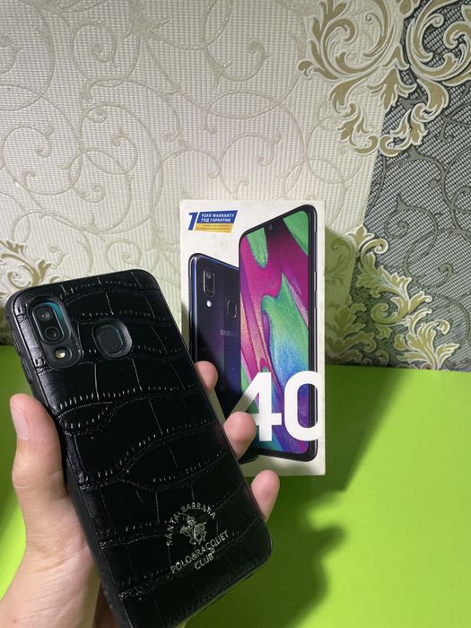 Самсунг А40 сотилади яхши холатда