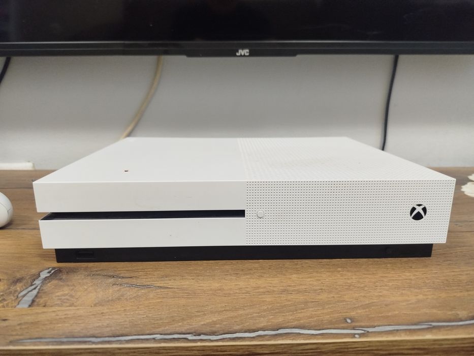 Xbox one s с един джойстик