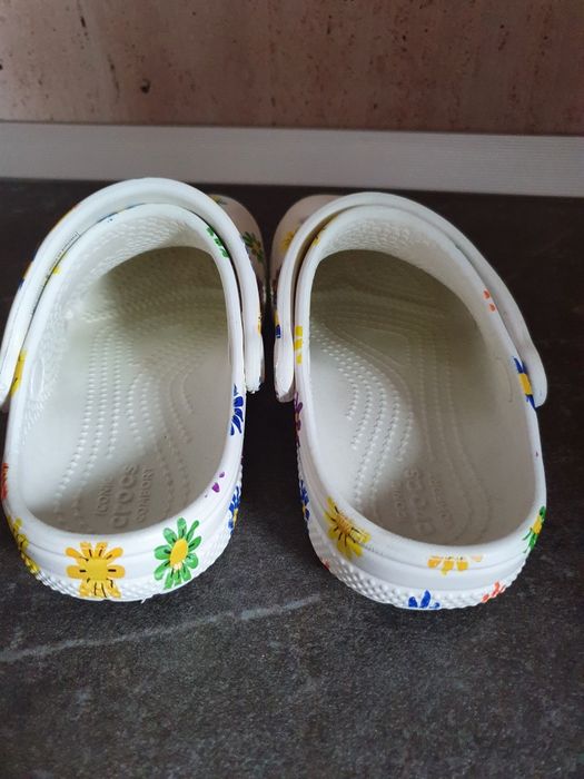 Crocs C10 model floral