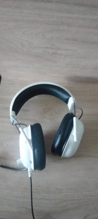 Продам наушники  razer Blackshark v2 X белые