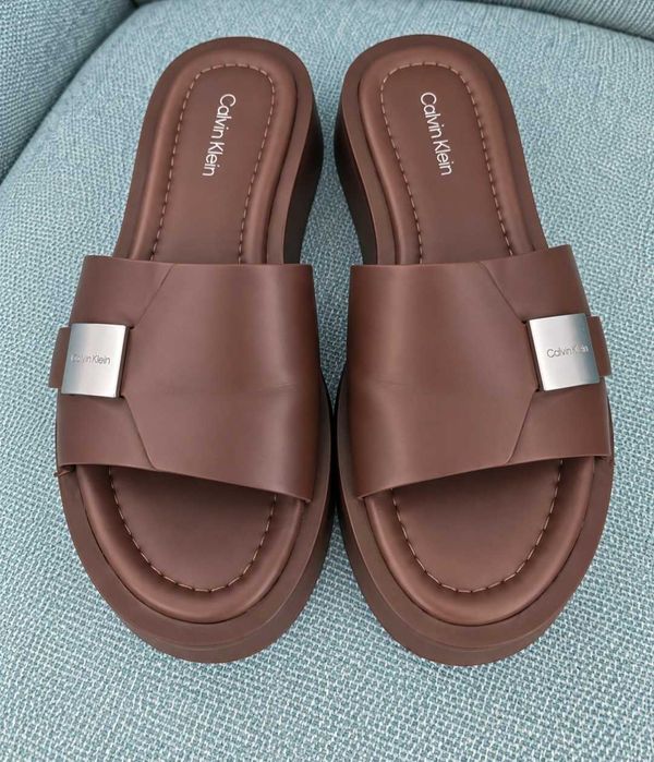 Calvin Klein дамски кожени чехли на платформа – кафяви