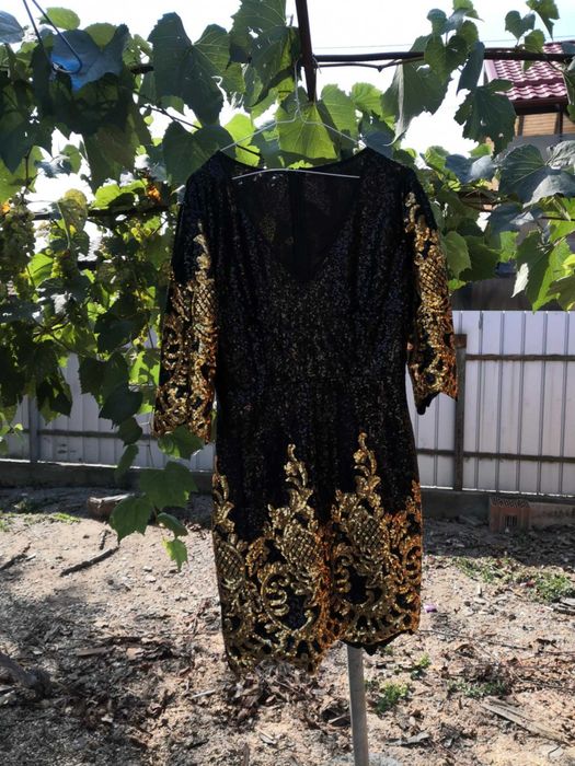 Vand rochii pentru evenimente