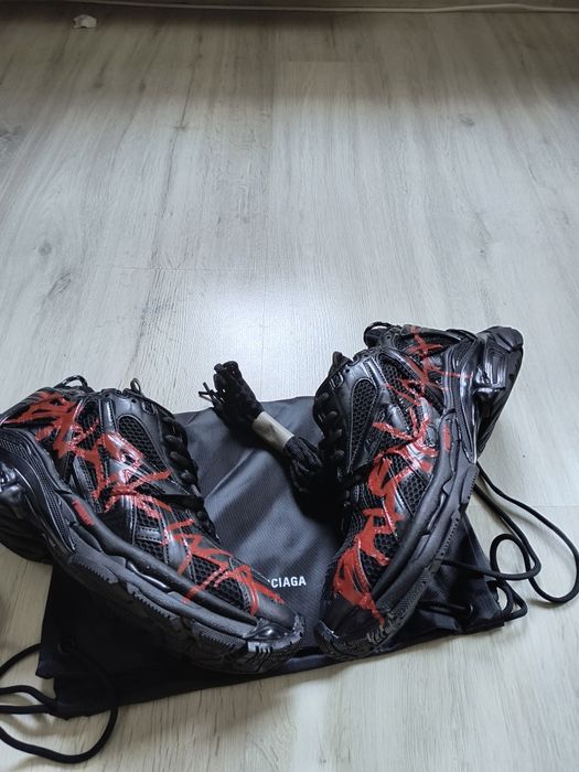 Balenciaga runner graffiti red