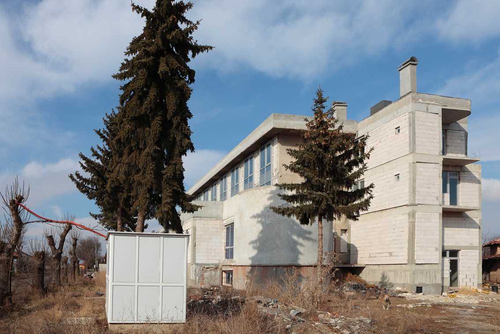 Продава се Офис в с. Лесново, Област София-област - 1634 кв.м за 437 €/кв.м - Снимка #1