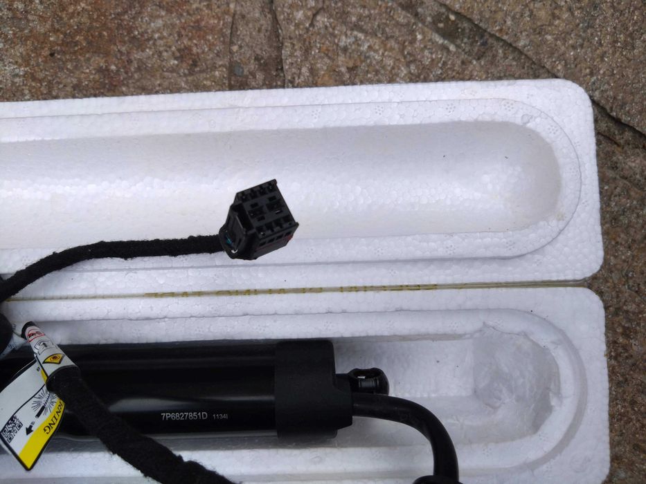 Eлектрически амортисьор за врата на багажника VW TOUAREG 2011-17