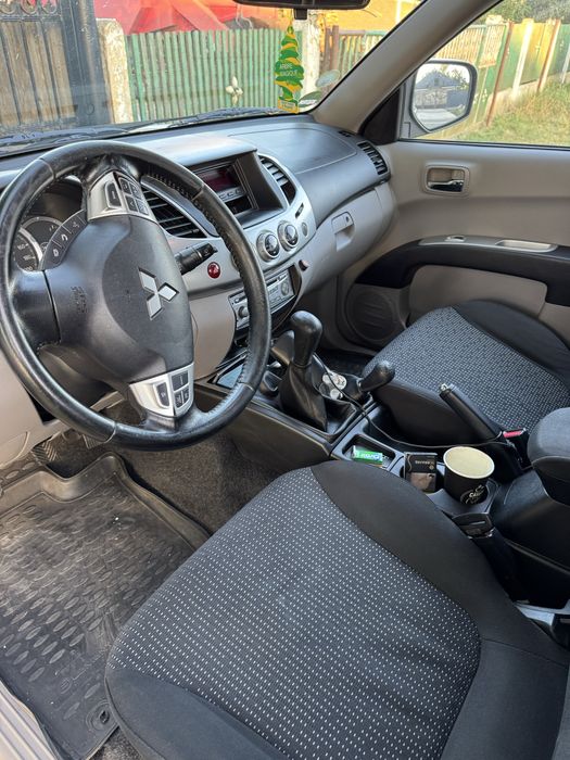 Mitsubishi L 200 an 2012