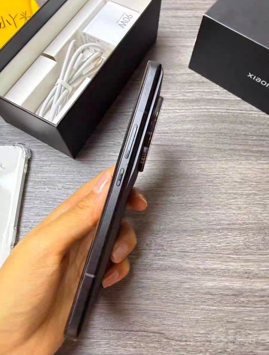 Xiaomi 13 Ultra (16 GB RAM) — Ideal holatda