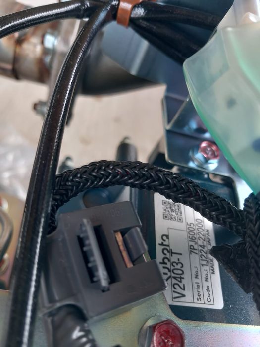 Motor kubota V2403-CR-T-EW03