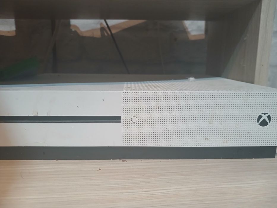 Vand xbox one 1t cu maneta