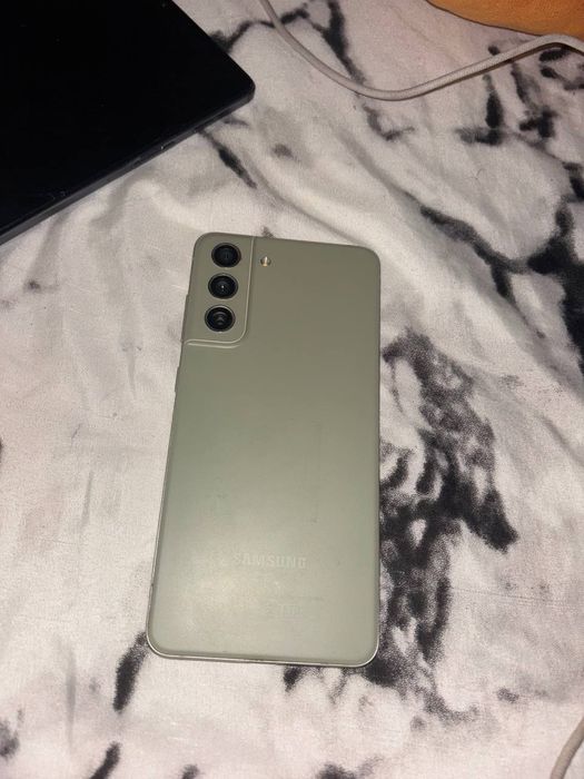 Samsung S21FE с коробкой