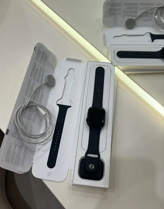 Продам Apple Watch 8   45мм