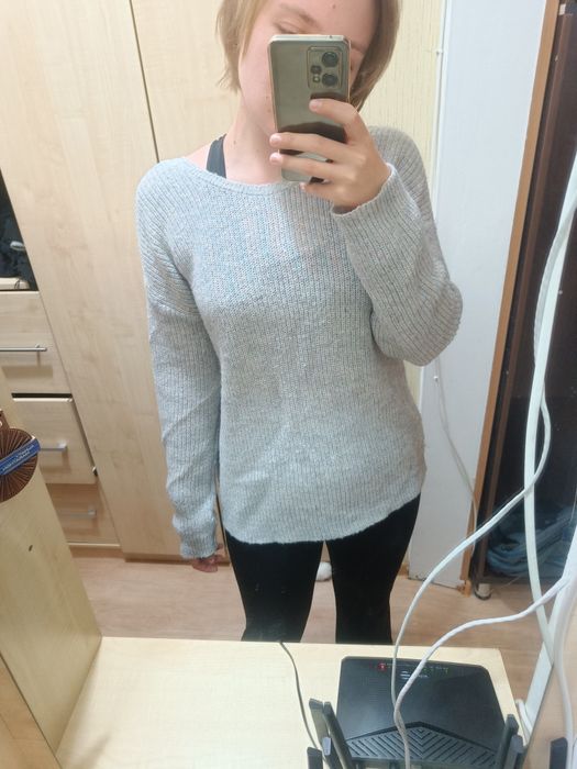 Продам 2 свитера