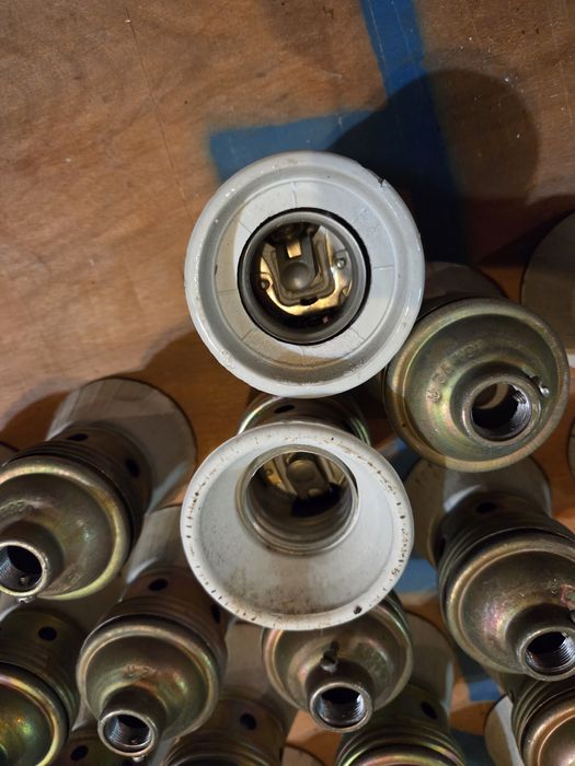 Продам патрон керамический е40