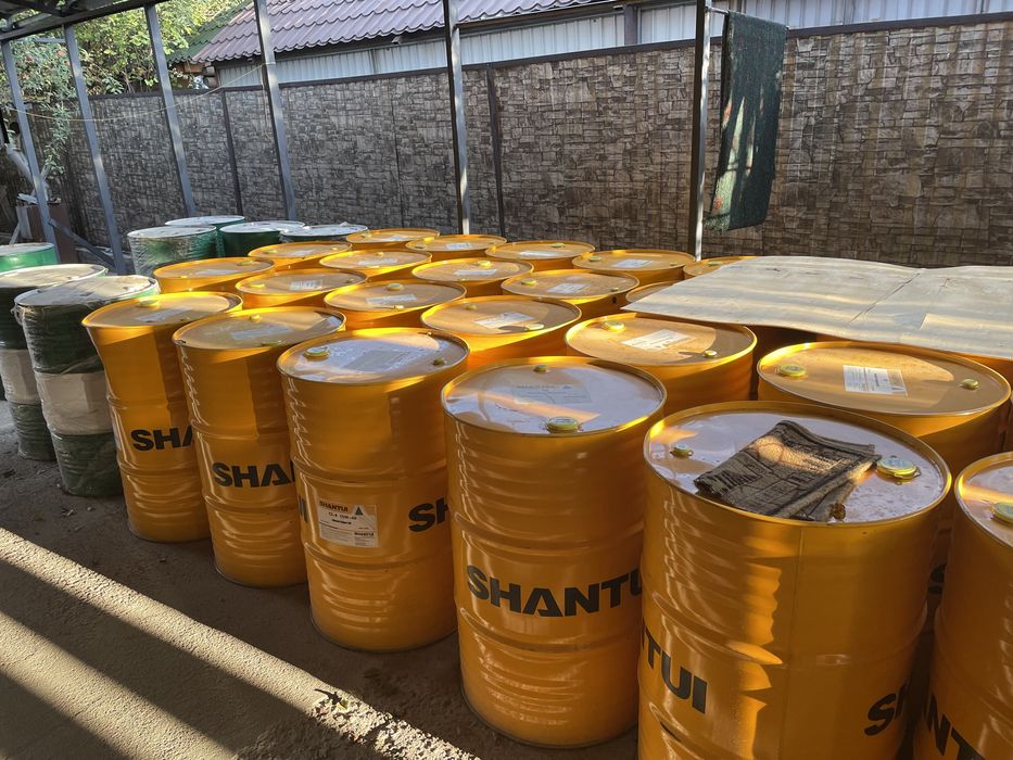 В китайском масло бочка 200 л