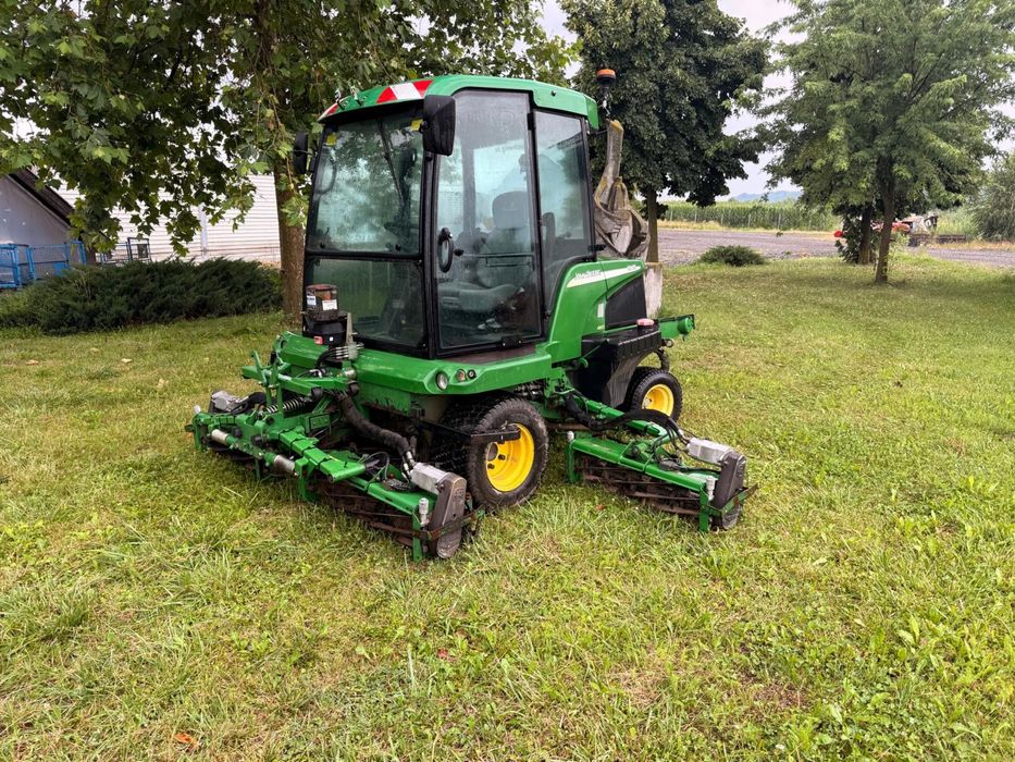 John Deere 1905 PrecisionCut 4WD– mașină profesională pentru tuns gazon – cabină închisă aer conditionat