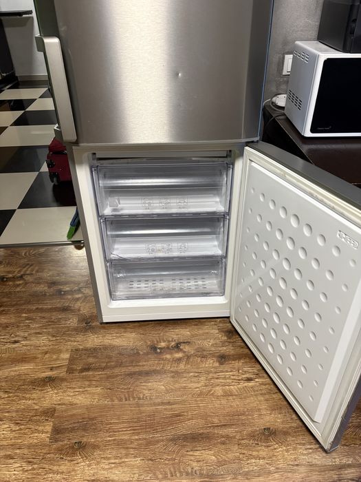 Vand frigider beko