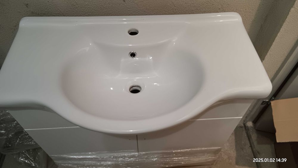 Шкаф мивка за баня нова