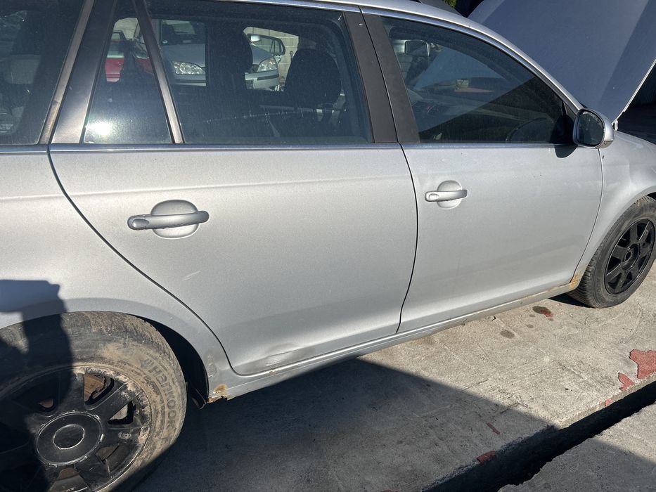 Usa laterala stanga dreapta vw golf 5 break cod culoare LA7W