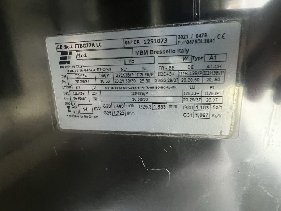 Linie gatit MBM Italia - seria 700 - un aragaz - 2 grill -2 bain marie